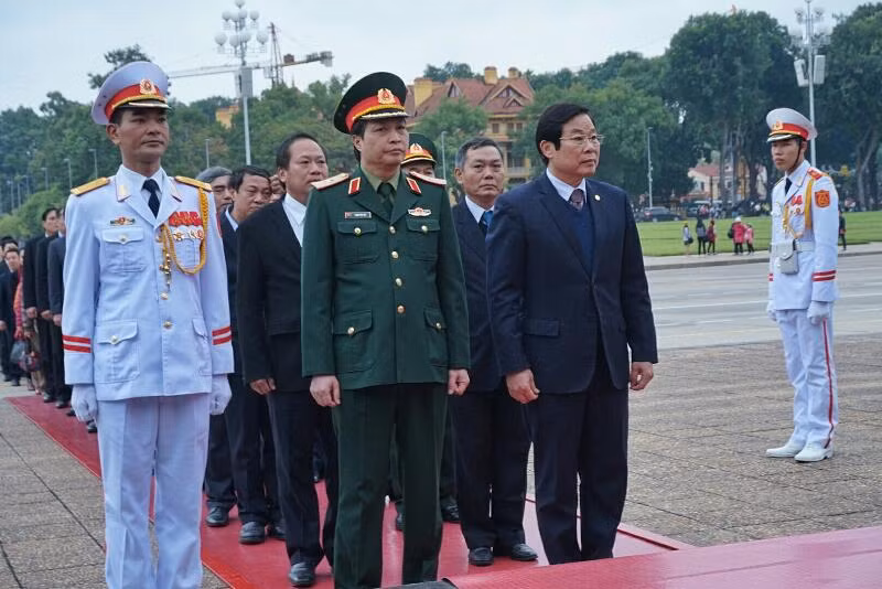Bộ TT&TT dâng hương báo công nhiệm kỳ với Bác