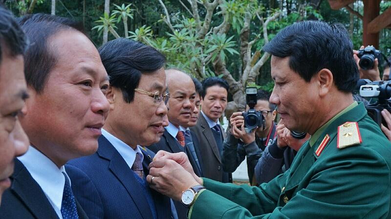 Bộ TT&TT dâng hương báo công nhiệm kỳ với Bác ảnh 3