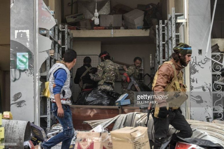 Thổ Nhĩ Kỳ chiếm thành phố Syria, quân Hồi giáo cực đoan cướp phá thủ phủ người Kurd ảnh 7