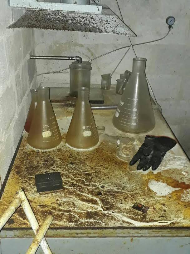 Chảo lửa Đông Ghouta: Quân thánh chiến Syria có cả nhà máy chế tạo tên lửa, sản xuất hóa phẩm ảnh 3