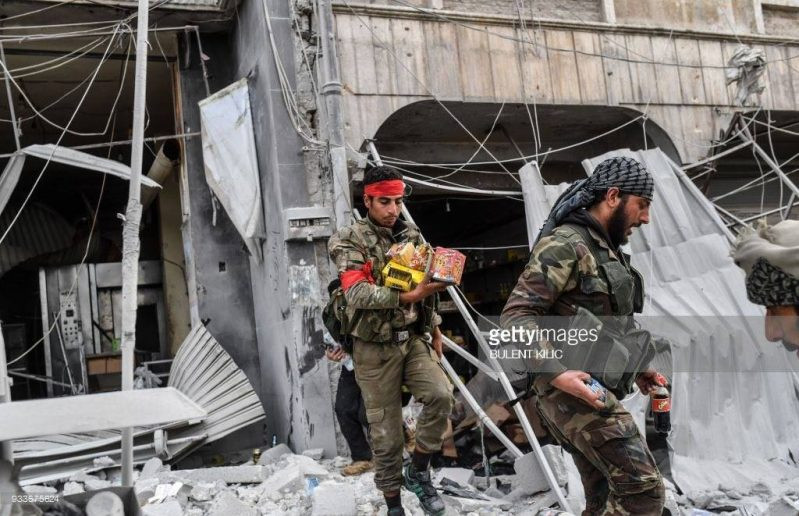 Thổ Nhĩ Kỳ chiếm thành phố Syria, quân Hồi giáo cực đoan cướp phá thủ phủ người Kurd ảnh 2