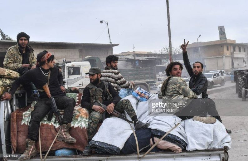 Thổ Nhĩ Kỳ chiếm thành phố Syria, quân Hồi giáo cực đoan cướp phá thủ phủ người Kurd ảnh 9