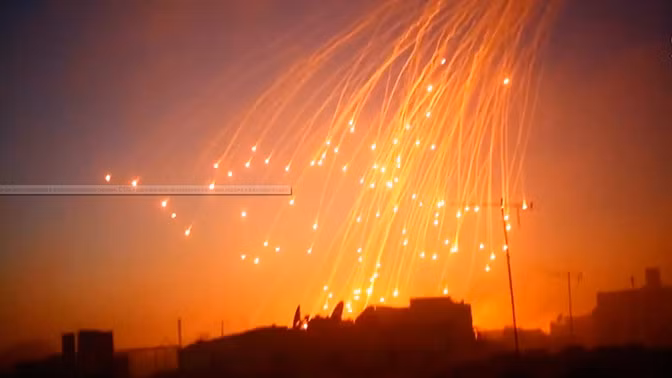 Mỹ sử dụng đạn phốt pho trắng tấn công khu dân cư ngoại ô Deir Ezzor - ảnh Masdar News