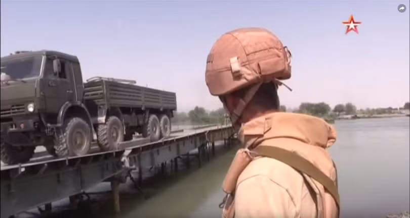 Nga lập cầu dã chiến tiếp vận quân đội Syria đánh IS ở Deir Ezzor ảnh 4