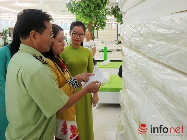 Đà Nẵng: Xử phạt nhiều sai phạm các shop “cấm cửa khách Việt”! ảnh 3 Đà Nẵng: Xử phạt nhiều sai phạm các shop “cấm cửa khách Việt”! ảnh 3