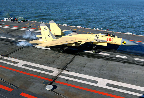 Tiêm kích J-15 làm nhái Su-27K/Su-33 v(Zha Chunming / Xinhua / AP)