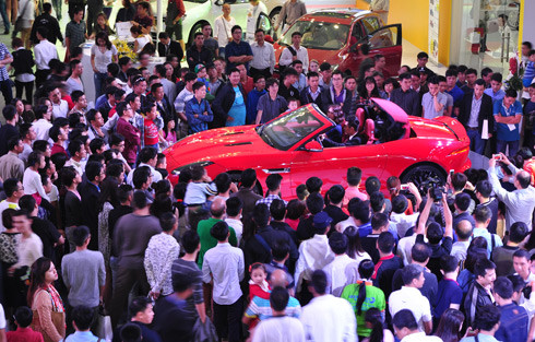 Ngoại trừ một số mẫu xe sang giá tăng cao, còn lại hầu hết các mẫu xe nhập khẩu đều có mức tăng giá khoảng 20-30 triệu đồng, thậm chí có mẫu vẫn giảm giá.