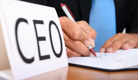 Hàng trăm tỷ đồng được ông chủ thưởng khiến cho giấc mơ làm giàu bằng con đường làm thuê có cơ hội trở thành hiện thực.