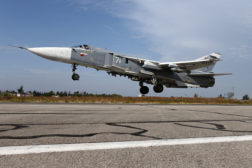Su-24 của Nga xuất kích tại căn cứ ở Latakia, Syria