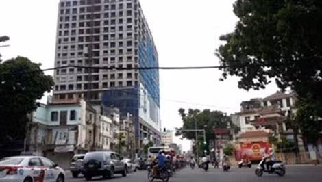 Dự án số 8B Lê Trực của Công ty CP May Lê Trực sẽ phải cắt 5 tầng vi phạm.