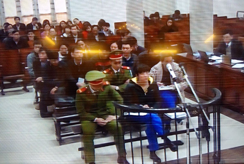 Nguyên TGĐ Agribank nhận “lót tay” 50.000 USD qua cửa kính ô tô ảnh 1