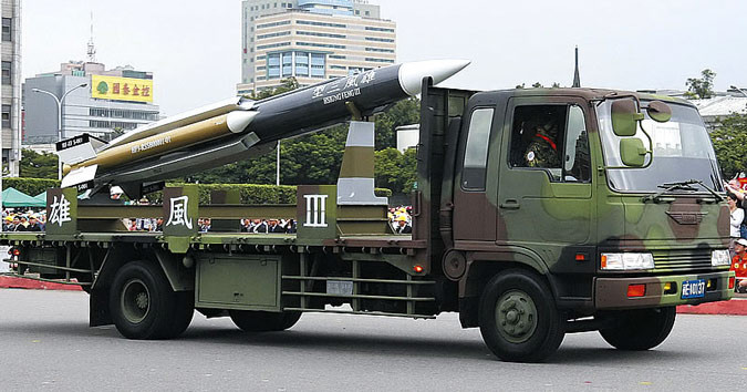 Tên lửa chống hạm Hùng Phong III (Hsiung Feng III) trong một cuộc duyệt binh ở Đài Bắc