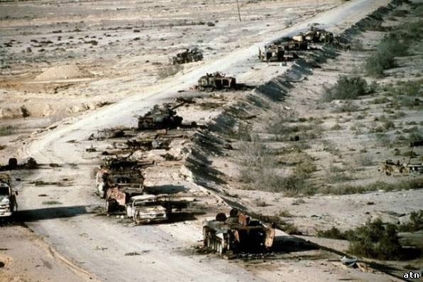 Trong chiến dịch Bão táp sa mạc (Desert Storm), không quân đã góp phần chính vào việc tiêu diệt tăng-thiết giáp của quân đội Iraq (www.defense.gov) Trong chiến dịch Bão táp sa mạc (Desert Storm), không quân đã góp phần chính vào việc tiêu diệt tăng-thiết giáp của quân đội Iraq (www.defense.gov)