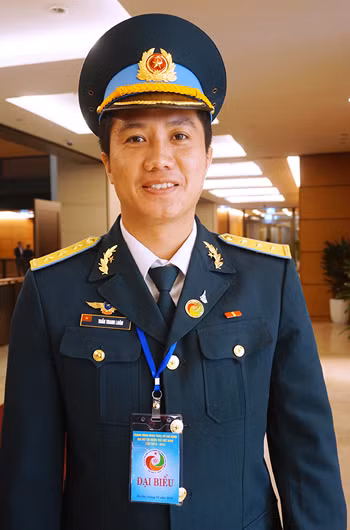 Trần Thanh Luân là gương mặt duy nhất đại diện cho lực lượng phòng không không quân tham dự Đại hội tài năng trẻ lần 2 tổ chức ở Hà Nội. Ảnh: Giang Huy. Trần Thanh Luân là gương mặt duy nhất đại diện cho lực lượng phòng không không quân tham dự Đại hội tài năng trẻ lần 2 tổ chức ở Hà Nội. Ảnh: Giang Huy.