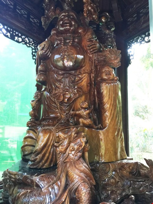 Choáng trước đồ quý trong biệt phủ 100 tỉ của đại gia vàng ở đèo Hải Vân ảnh 9