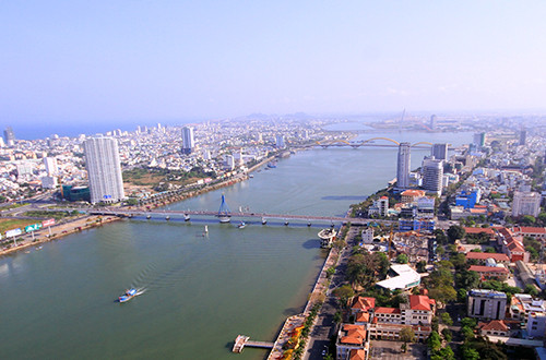 Hàng loạtcầu bắc qua sông Hàn đều ghi dấuấn của ông Nguyễn Bá Thanh. Ảnh: Nguyễn Đông.