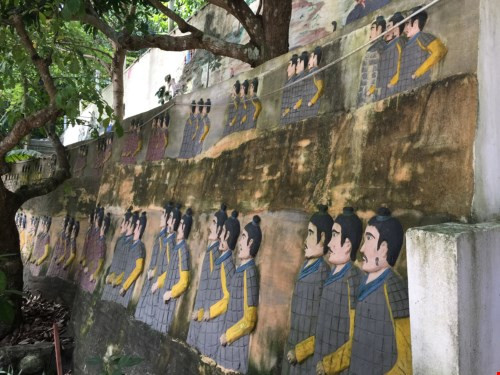 Choáng trước đồ quý trong biệt phủ 100 tỉ của đại gia vàng ở đèo Hải Vân ảnh 4