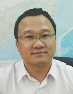 TS Khuất Việt Hùng: "Sử dụng đèn chiếu sáng phía trước giống như đội mũ bảo hiểm khi đi xe máy".