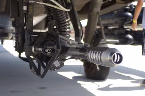 Khẩu pháo 30 mm gắn trước mũi trực thăng AH-64 Apache. Ảnh: Wikimedia