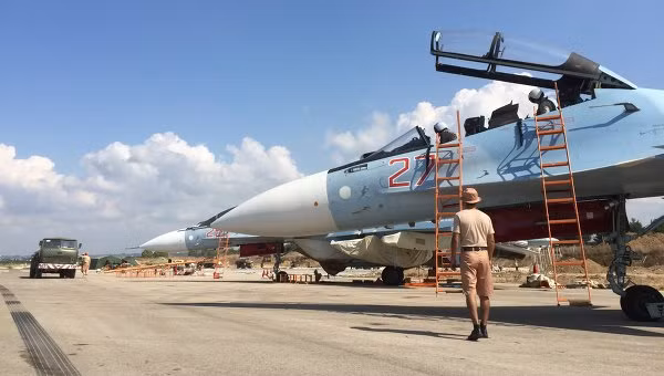 Phóng viên nước ngoài thăm căn cứ quân sự Nga ở Syria