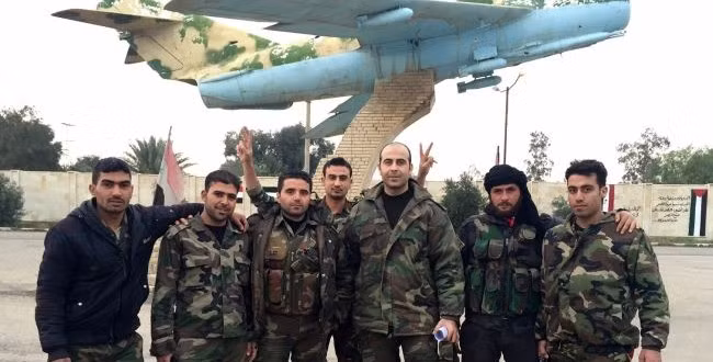 Binh sĩ Syria tại căn cứ sân bay Kweives giành lại được dưới sự yểm trợ của Không quân Nga