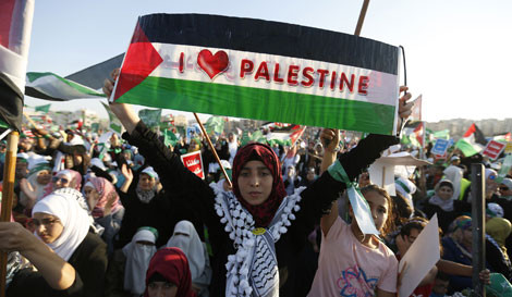 Người dân Palestine biểu tình phản đối hành động lấn chiếm đất của Israel. Người dân Palestine biểu tình phản đối hành động lấn chiếm đất của Israel.