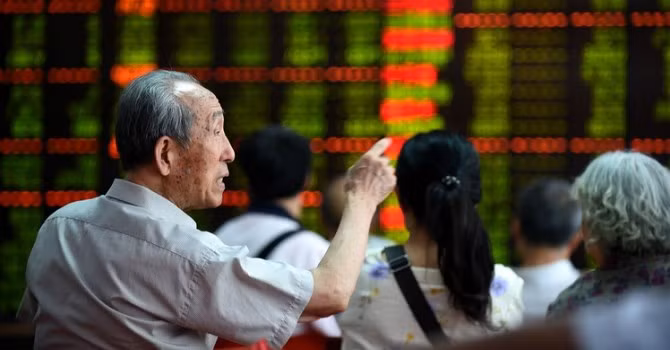 Hơn 1.300 công ty rời sàn, chứng khoán Trung Quốc lại xin “doping”