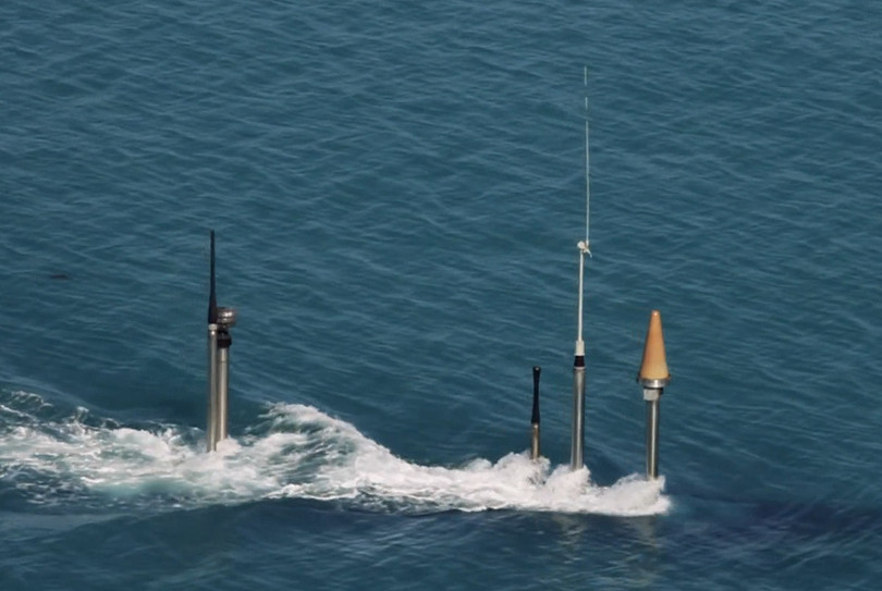 Từ trái qua phải : Thiết bị thông tin liên lạc PMU 