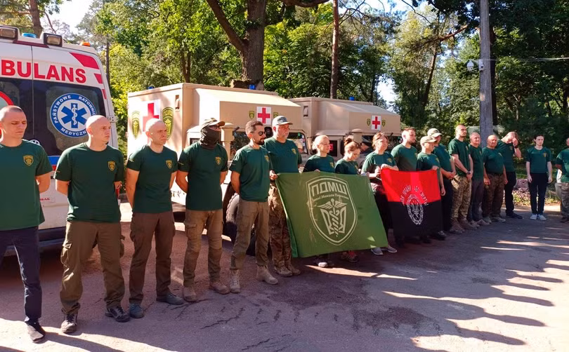 Xe y tế M1152 HMMWV của Bệnh viện di động tình nguyện đầu tiên được đặt theo tên của Mykola Pirogov. Tháng 8/2022. Ukraine. Ảnh: Censor.net Xe y tế M1152 HMMWV của Bệnh viện di động tình nguyện đầu tiên được đặt theo tên của Mykola Pirogov. Tháng 8/2022. Ukraine. Ảnh: Censor.net