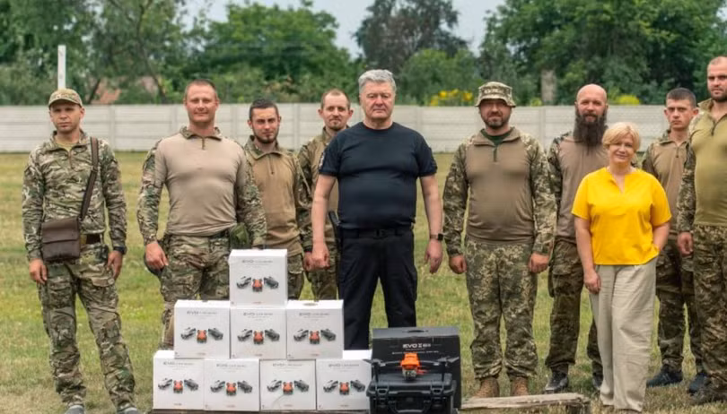 Nhóm Tổ chức Poroshenko cung cấp UAV cho quân đội Ukraine. Ảnh mil.in.ua