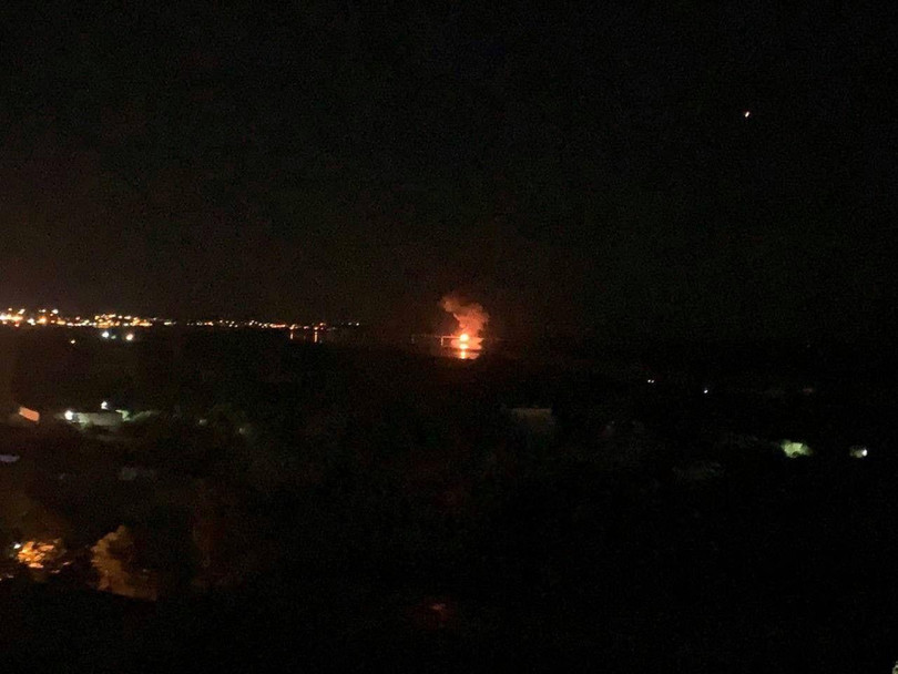 Cháy trên đường đến cầu Antonivka, ngày 7/8. Ảnh Unianform.