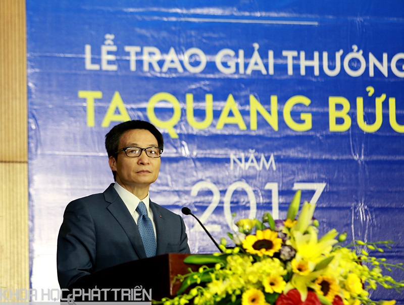 Phó Thủ tướng Vũ Đức Đam phát biểu tại lễ trao giải thưởng Tạ Quang Bửu 2017. Ảnh: Loan Lê.