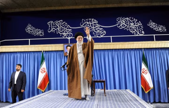 Lãnh tụ tinh thần tối cao Iran Ayatollah Ali Khamenei xuất hiện trong một sự kiện ở Tehran trước thềm bầu cử