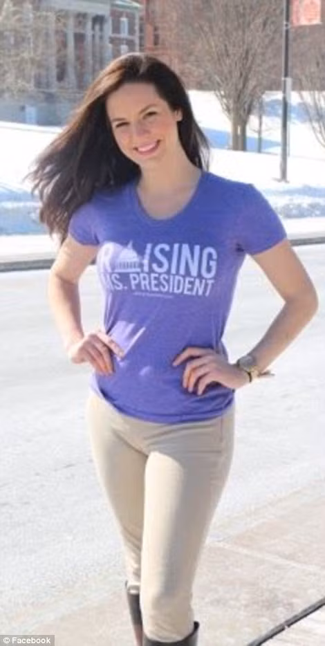 Hoa hậu Rhode Island, Alexandra Curtis từng tham gia cuộc thi ăn cánh gà và có thể ăn hết 2 pound cánh gà trong 10 phút. Hiện cô đang muốn giành một ghế lập pháp của bang 