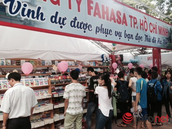 Tưng bừng khai mạc Triển lãm, Hội chợ Sách quốc tế - Việt Nam 2015 ảnh 4 Tưng bừng khai mạc Triển lãm, Hội chợ Sách quốc tế - Việt Nam 2015 ảnh 4