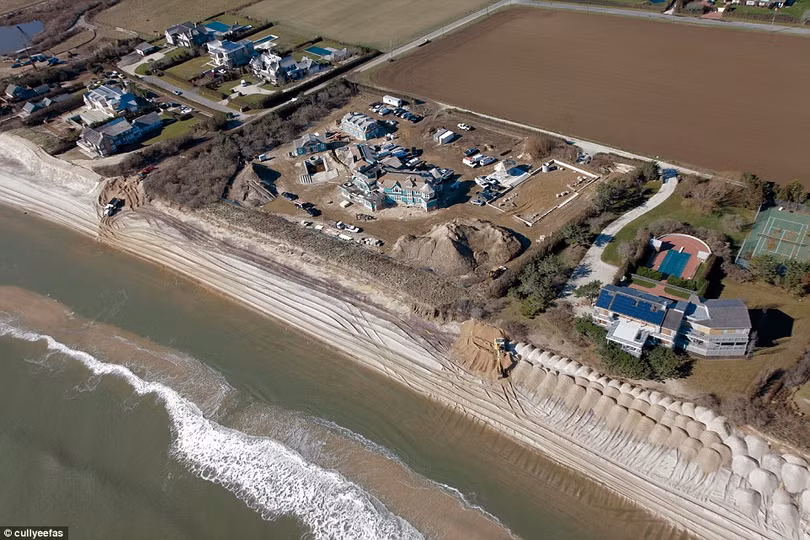 Khung cảnh công trường xây dưng tòa nhà mới năm 2012