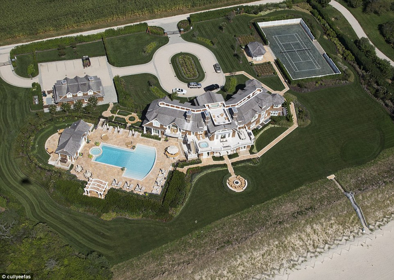 Ảnh chụp tháng 3/2015 khi tòa nhà đã gần hoàn thành việc xây dựng