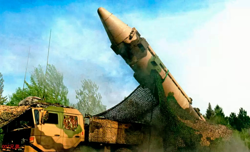 Tên lửa đạn đạo DF-26 của Trung Quốc