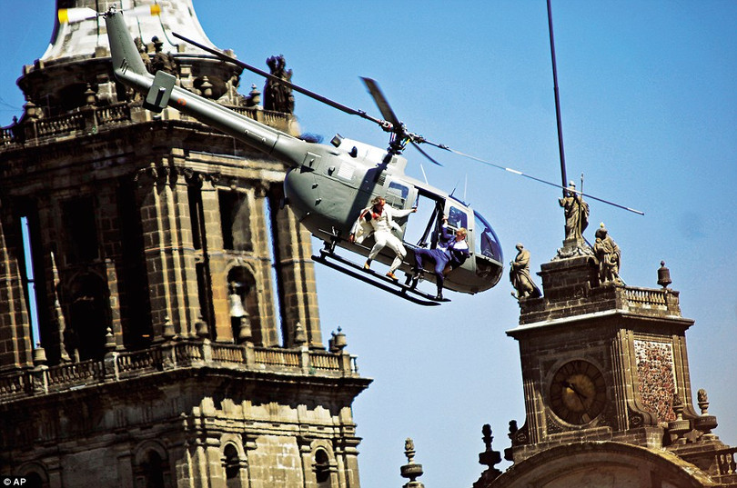 Một pha hành động đứng tim trên trực thăng