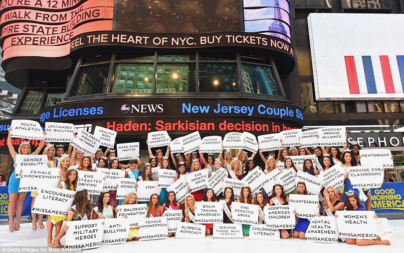 Đều cực kỳ xinh đẹp và thông minh, 52 người đẹp hứa hẹn cuộc đua tranh vương miện Miss America 2016 sẽ hết sức quyết liệt