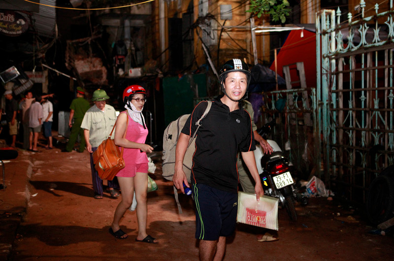 35 nhân viên thoát chết kỳ diệu trong vụ sập nhà cổ 107 phố Trần Hưng Đạo ảnh 9