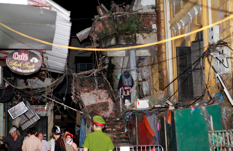 35 nhân viên thoát chết kỳ diệu trong vụ sập nhà cổ 107 phố Trần Hưng Đạo ảnh 5