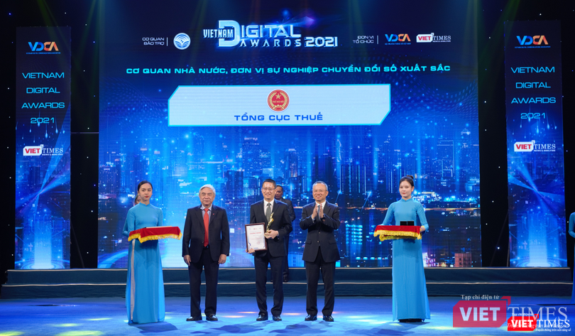 Ông Phạm Quang Toàn - Cục trưởng Cục công nghệ thông tin, Tổng cục Thuế - tại lễ trao Giải thưởng Chuyển đổi số Việt Nam năm 2021 (VDA 2021)