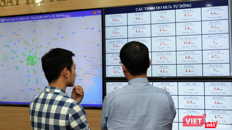 Phó phòng quản lý vận hành hệ thống thoát nước Công ty TNHH MTV Thoát nước Hà Nội, Trần Quang Hải cho biết: "Công ty đã trang bị 30 thiết bị đo lượng mưa tự động và 43 thiết bị đo mực nước tự động. Ngoài ra, đầu năm 2018 đã triển khai lắp thêm 16 camera giám sát theo thời gian thực".