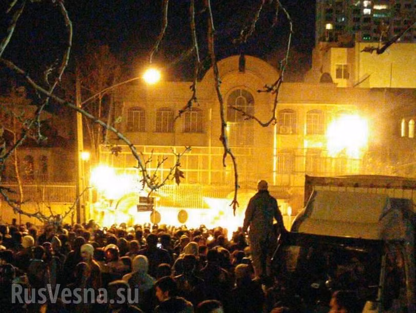 Nóng: Đại sứ quán Ả rập Xê út ở thủ đô Teheran, Iran bị tấn công