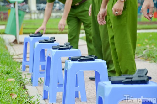 Xem chiến sĩ cảnh sát tập luyện với súng ngắn hiện đại - ảnh 13