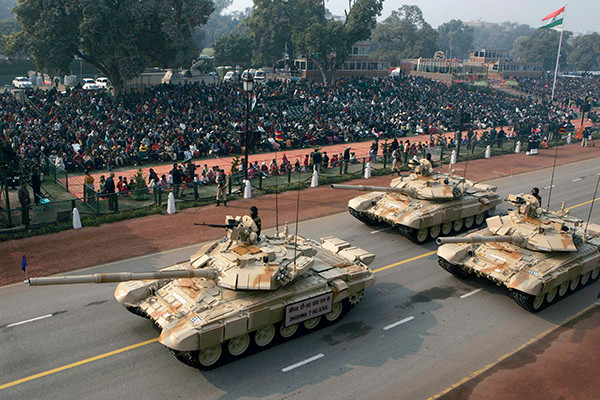 T-90 thử nghiệm thực tế chiến đấu trong sa mạc ảnh 3