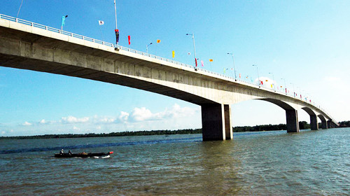 Cầu Hàm Luông. Ảnh:Tedi.