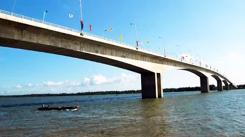 Cầu Hàm Luông. Ảnh:Tedi.