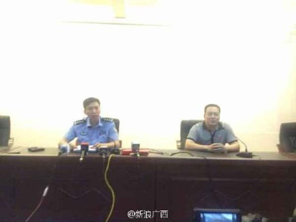 Giới chứcLiễu Thành tổ chứchọp báo tại trung tâm chống khủng bố của huyện. Ảnh:Sina